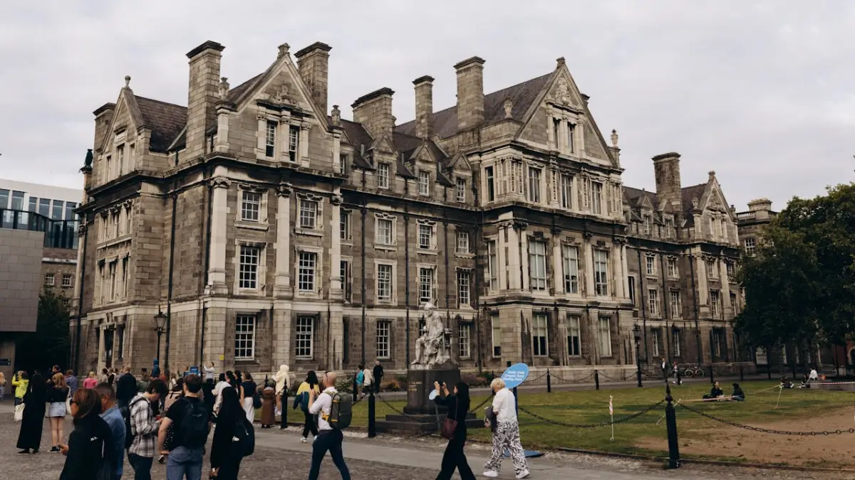 The Complete Parent's Guide to Choosing a Sixth Form College